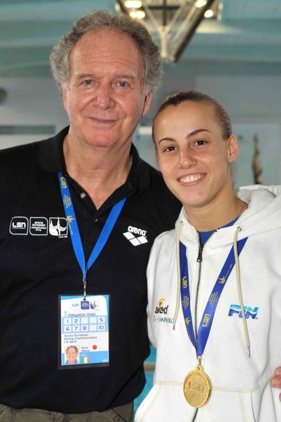Campionati europei di tuffi Torino 2009. Tania vince l&#39;oro nella finale del trampolino da un metro. Qui insieme a Klaus Dibiasi (Lapresse) 
